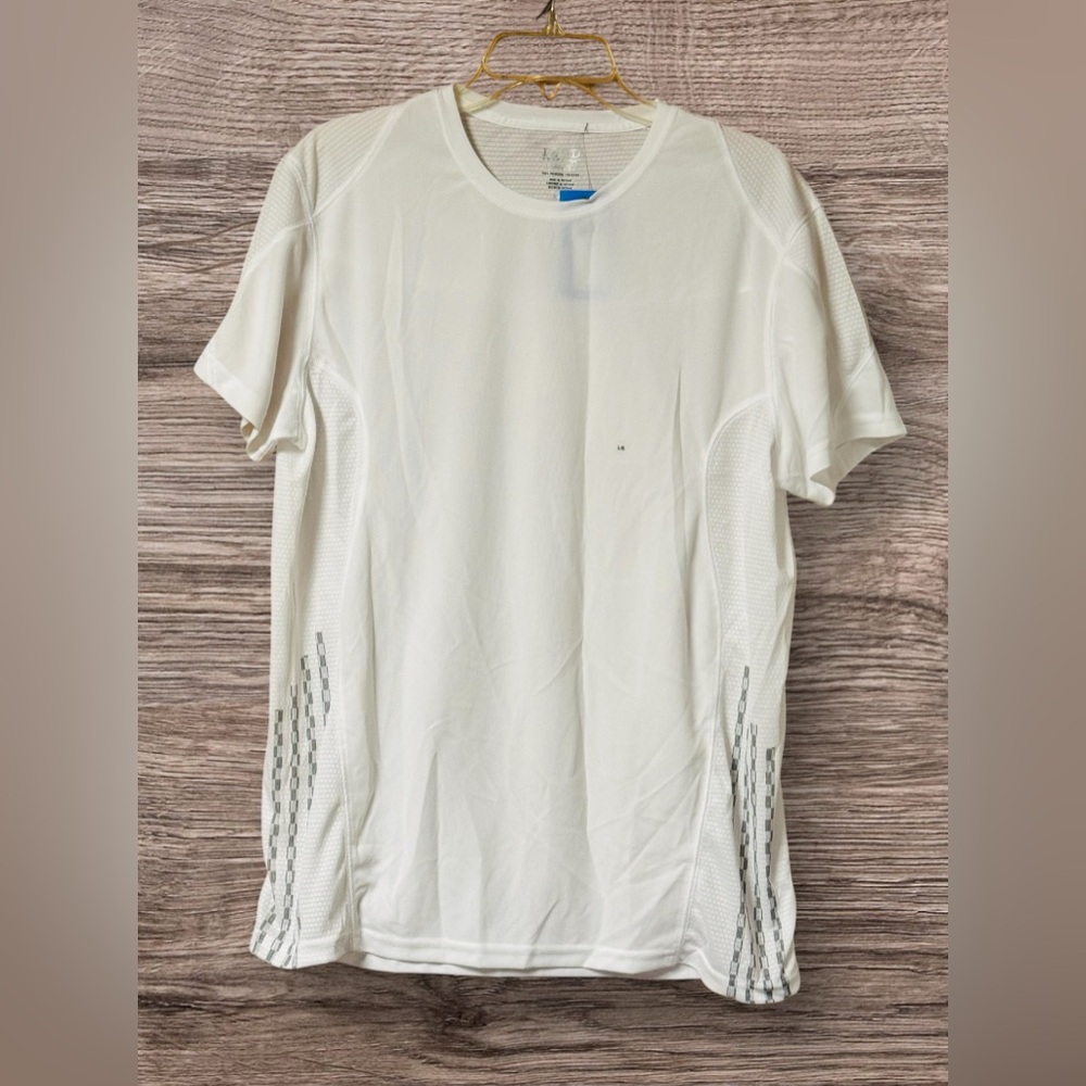 NWT Izod Activewear Short Sleeve T-shirt SZ L white